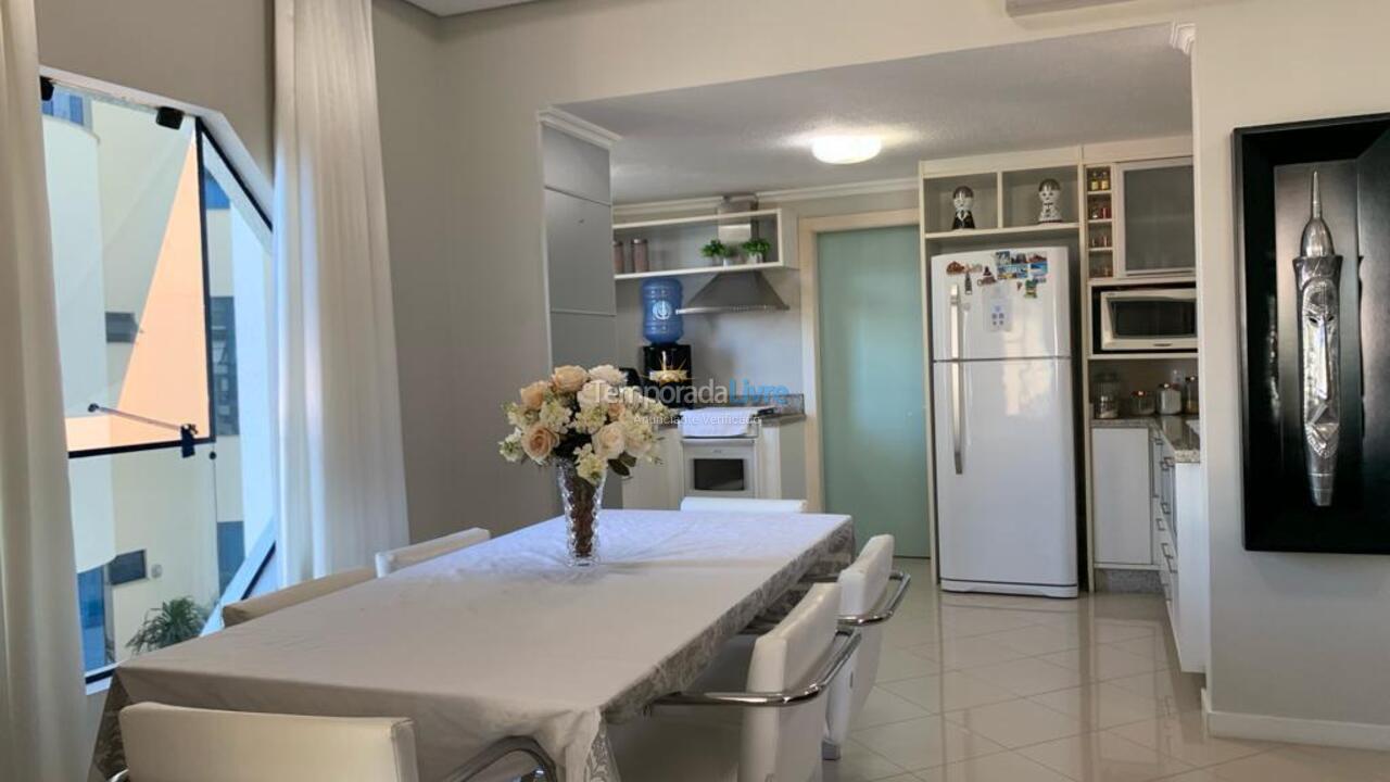 Apartamento para aluguel de temporada em Itapema (Meia Praia)