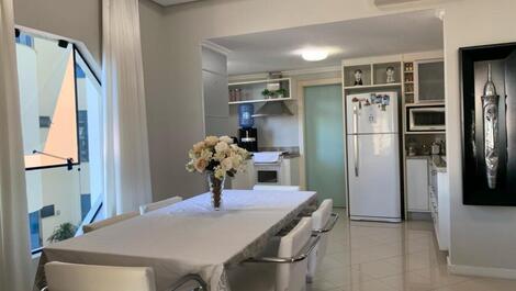 Apartamento de Luxo em Meia Praia | 4 Suítes, Vista Mar, Itapema