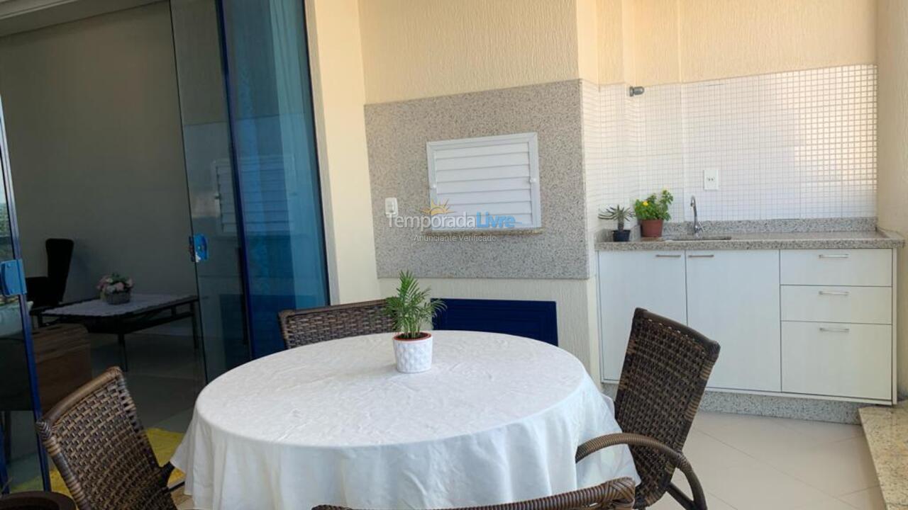 Apartamento para aluguel de temporada em Itapema (Meia Praia)