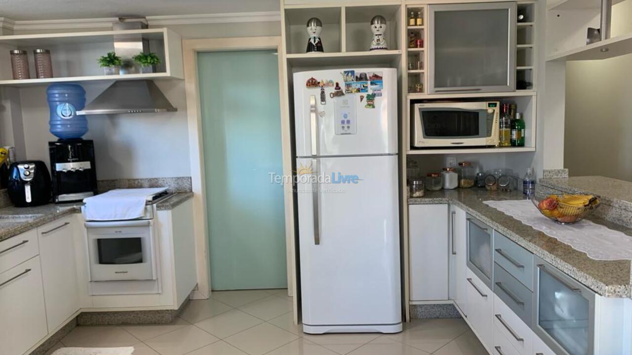 Apartamento para aluguel de temporada em Itapema (Meia Praia)