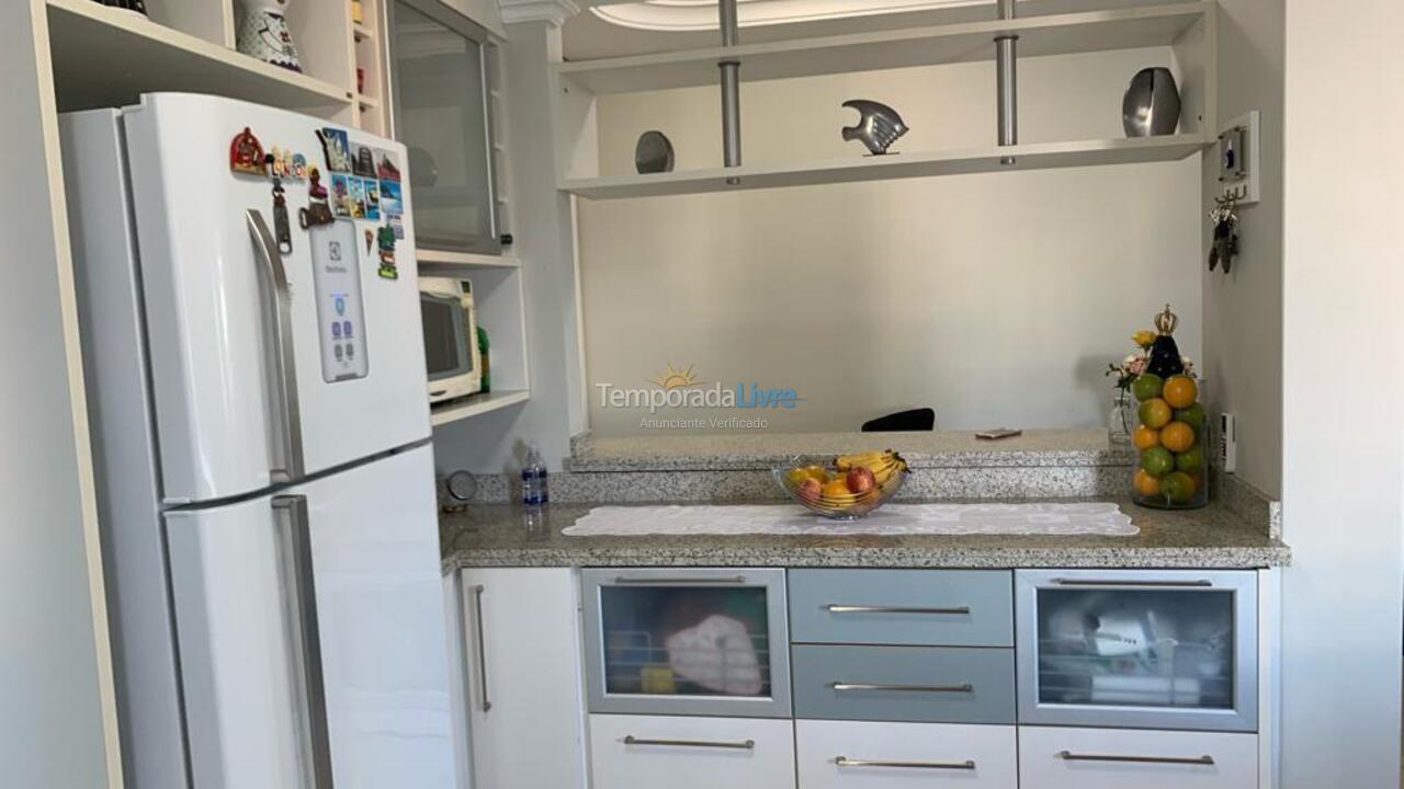 Apartamento para aluguel de temporada em Itapema (Meia Praia)