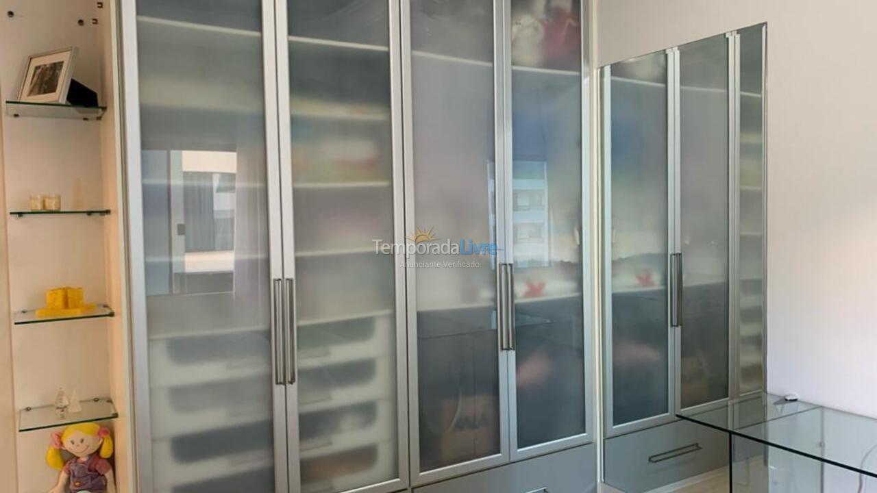 Apartamento para aluguel de temporada em Itapema (Meia Praia)