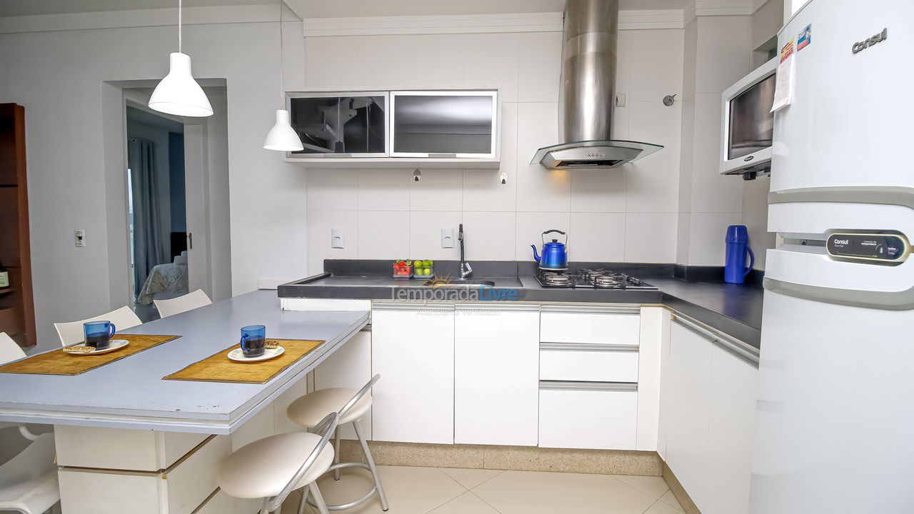 Apartamento para aluguel de temporada em Bombinhas (Praia de Quatro Ilhas)