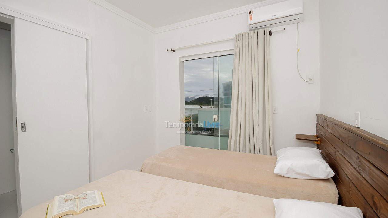 Apartamento para aluguel de temporada em Bombinhas (Praia de Quatro Ilhas)