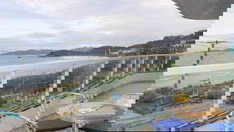 Apartamento de 3 dormitórios de frente para a Praia de Quatro Ilhas