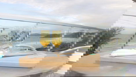 Apartamento de 3 dormitórios de frente para a Praia de Quatro Ilhas