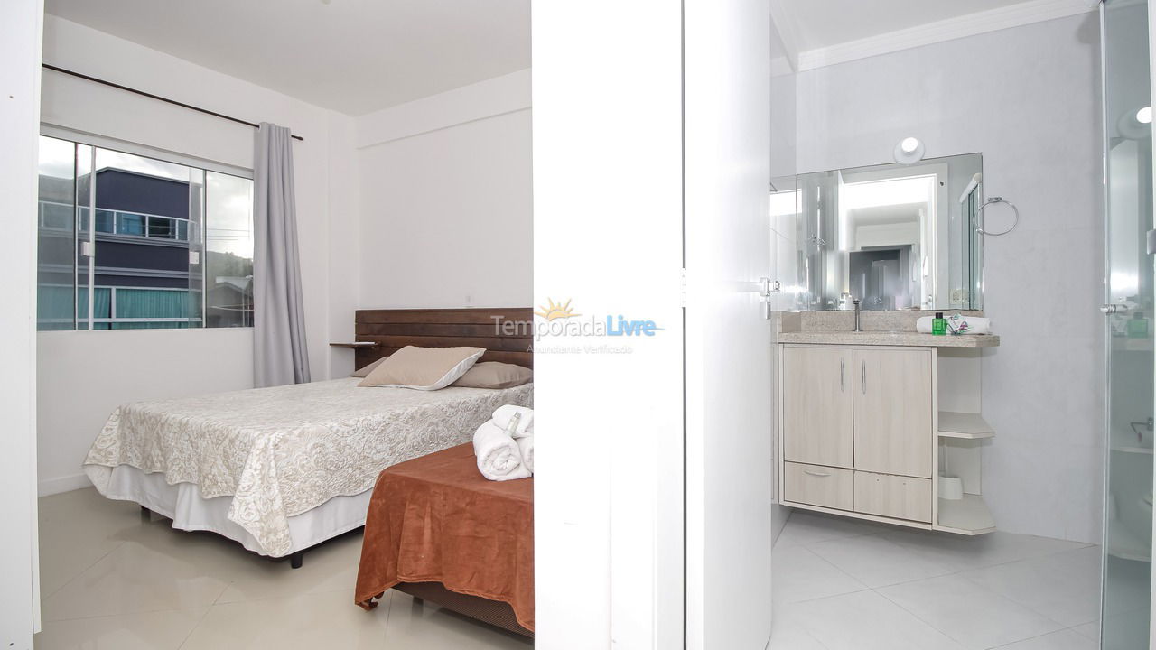 Apartamento para aluguel de temporada em Bombinhas (Praia de Quatro Ilhas)