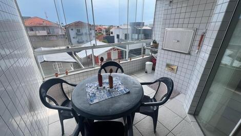 Excelente ajuste en Prainha, 3 dormitorios con aire acondicionado, balcón con barbacoa