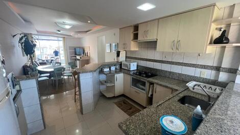 Excelente ajuste en Prainha, 3 dormitorios con aire acondicionado, balcón con barbacoa