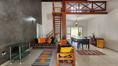 House with 4 suites just 50m from Itamambuca beach.