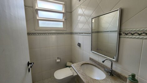 House with 4 suites just 50m from Itamambuca beach.