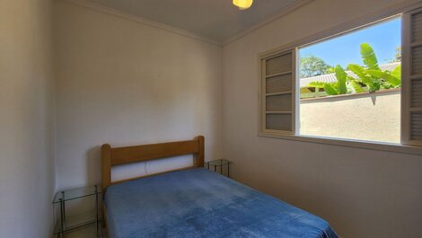 House with 4 suites just 50m from Itamambuca beach.