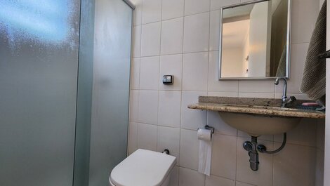 House with 4 suites just 50m from Itamambuca beach.