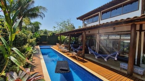 House for 12 people, 50m from Itamambuca beach.