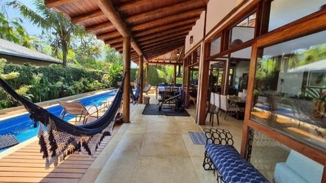 House for 12 people, 50m from Itamambuca beach.