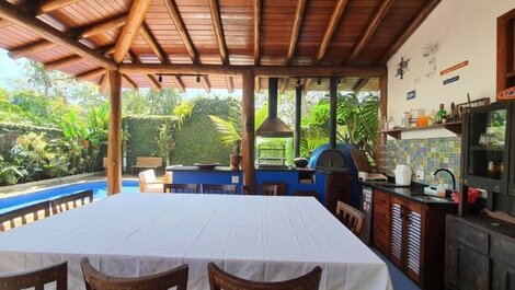 House for 12 people, 50m from Itamambuca beach.