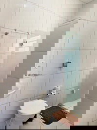 Small house/outbuilding for 20 people, 5 bedrooms, air conditioning and Wi-Fi, 300 meters from Maranduba Beach.