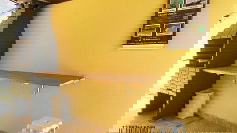 Small house/outbuilding for 20 people, 5 bedrooms, air conditioning and Wi-Fi, 300 meters from Maranduba Beach.