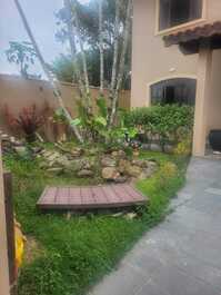 Wonderful Cozy Two-Story House with Pool - Indaiá - one block from the beach