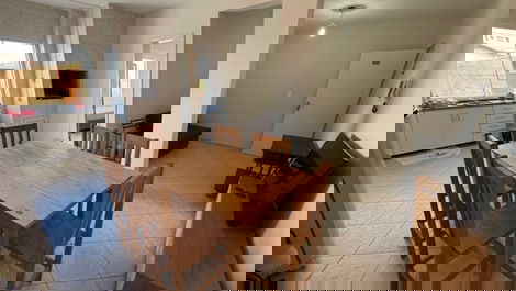 Apto central com churrasqueira, elevador, WI-FI, AC nos 2 quartos