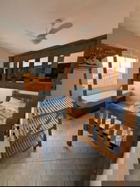 Apto central com churrasqueira, elevador, WI-FI, AC nos 2 quartos