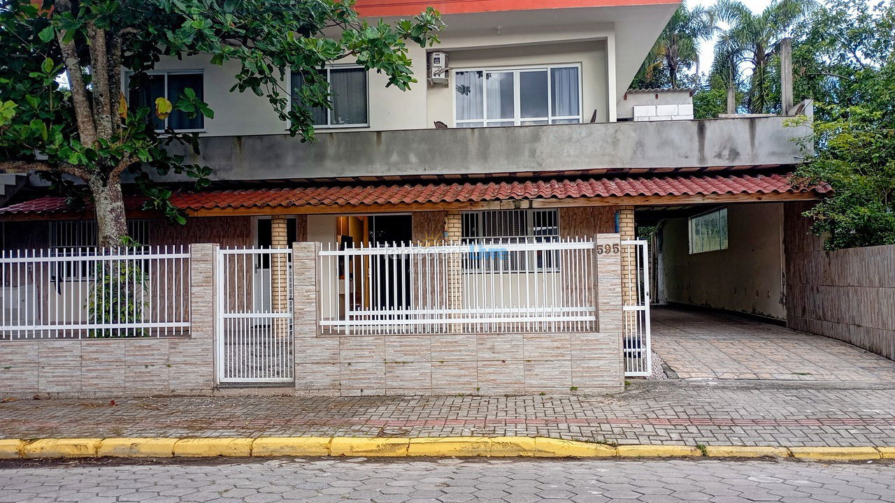 Casa para aluguel de temporada em Bombinhas (Praia de Bombas)