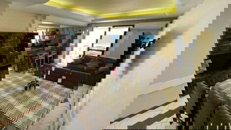 Apartamento en primera línea de playa con vistas panorámicas a la playa.