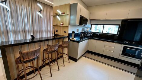 Belíssimo apartamento com 3 suítes no Perequê - Porto Belo