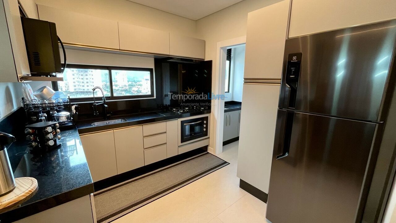 Apartamento para aluguel de temporada em Porto Belo (Perequê)