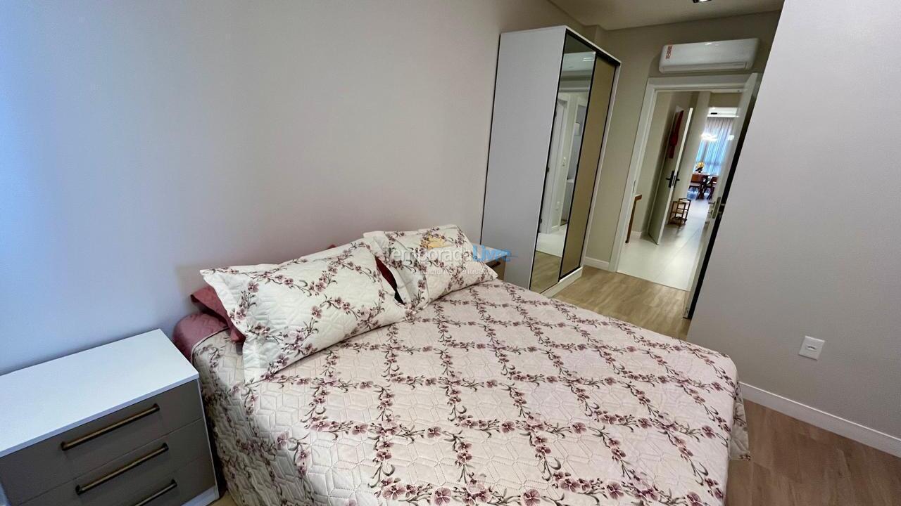 Apartamento para aluguel de temporada em Porto Belo (Perequê)