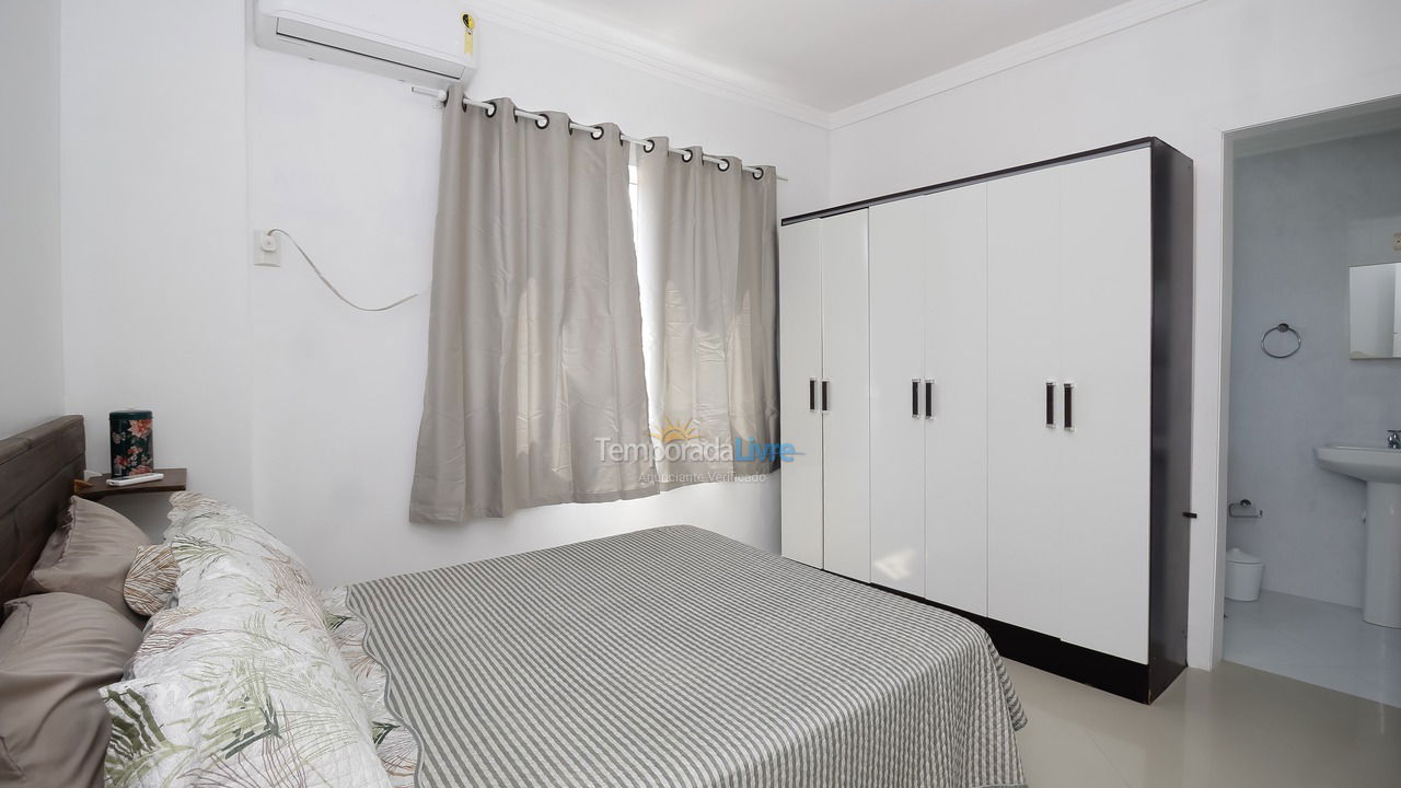 Apartment for vacation rental in Bombinhas (Praia de Quatro Ilhas)