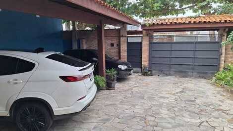 Casa 400m da praia Martin de Sá