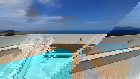 Piscina  da cobertura triplex 