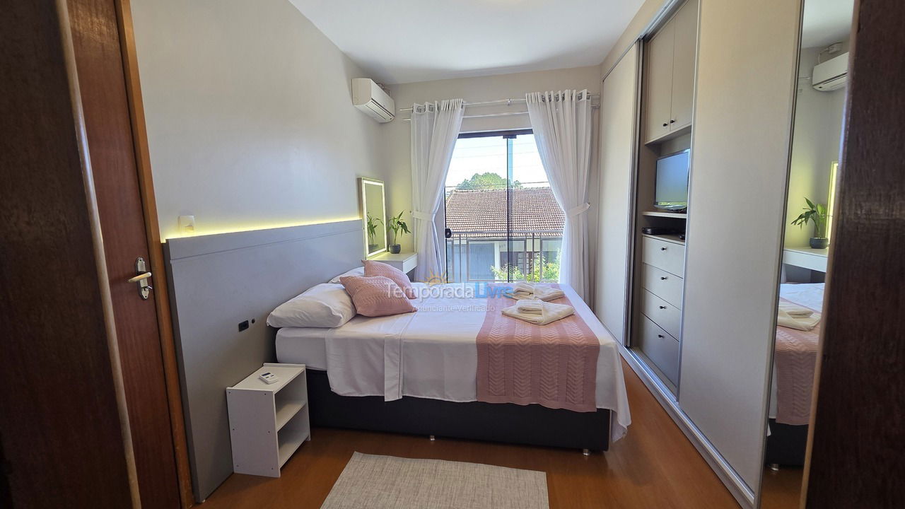 Casa para aluguel de temporada em Florianópolis (Praia da Armação)