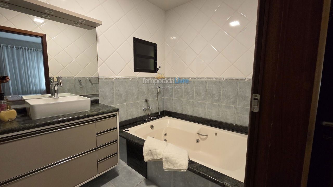 Casa para aluguel de temporada em Florianópolis (Praia da Armação)