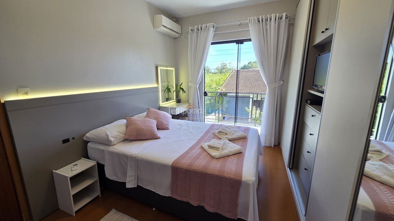 Casa para aluguel de temporada em Florianópolis (Praia da Armação)