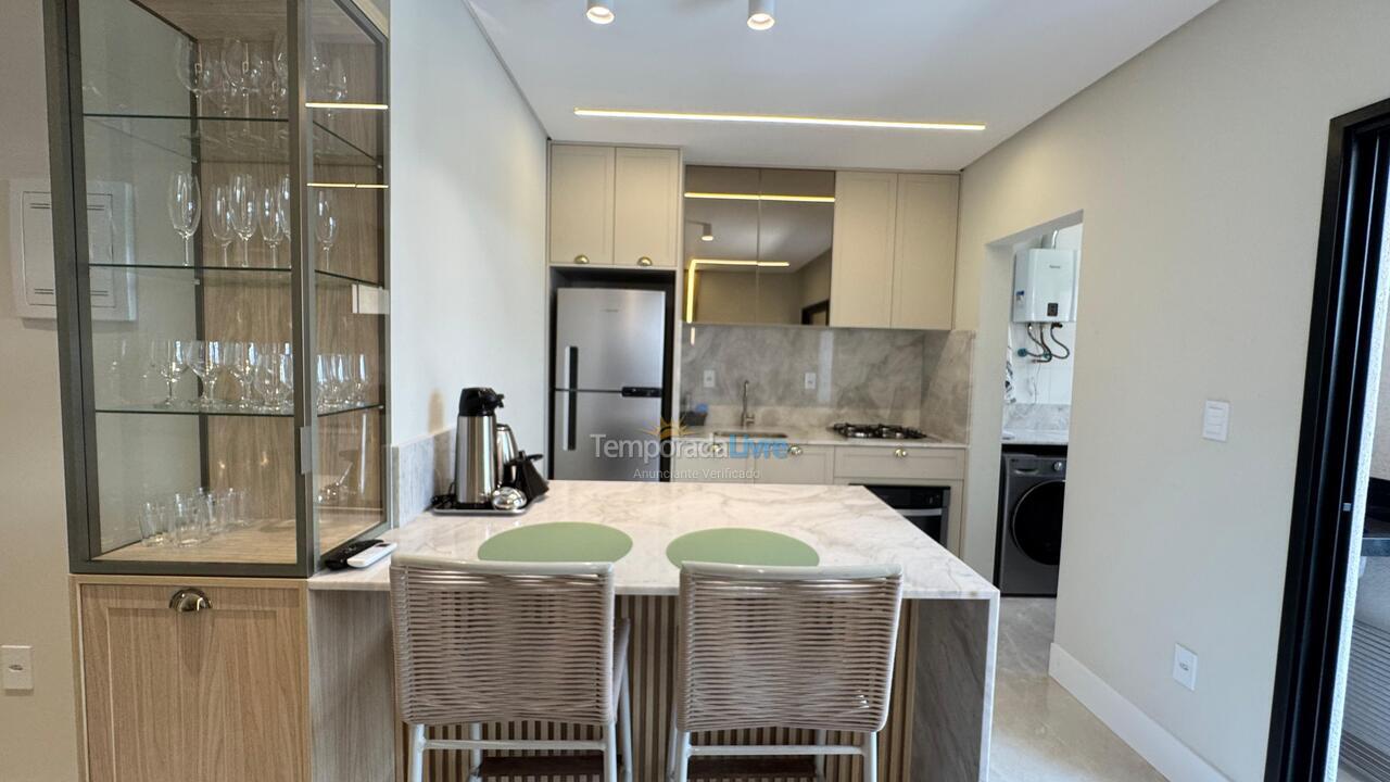 Apartamento para aluguel de temporada em Bombinhas (Canto Grande)