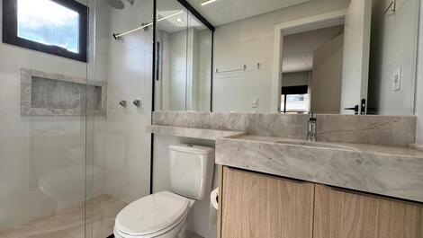 Excelente apto novo a 100 metros da Praia com ondas de Canto Grande