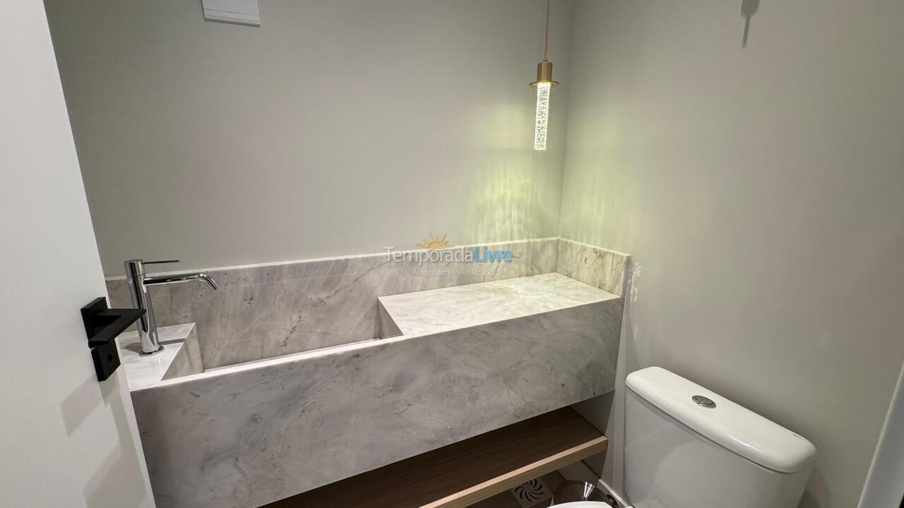 Apartamento para aluguel de temporada em Bombinhas (Canto Grande)