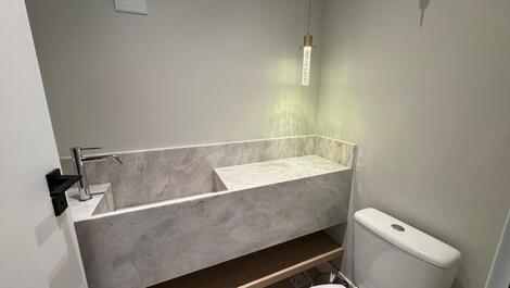 Excelente apto novo a 100 metros da Praia com ondas de Canto Grande