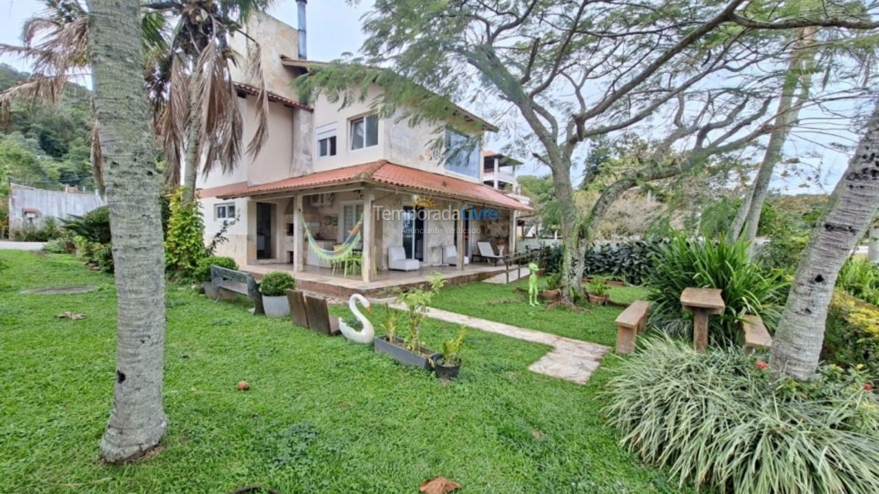 Casa para aluguel de temporada em Florianopolis (Canasjurê)