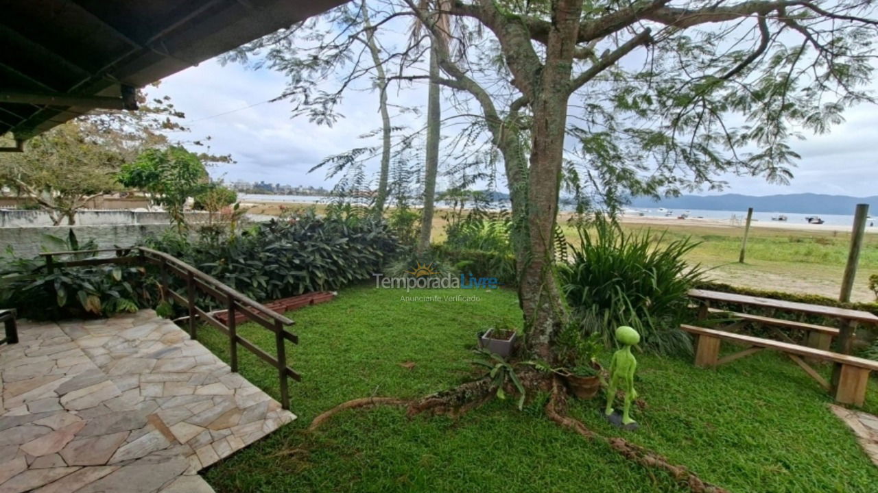 Casa para aluguel de temporada em Florianopolis (Canasjurê)