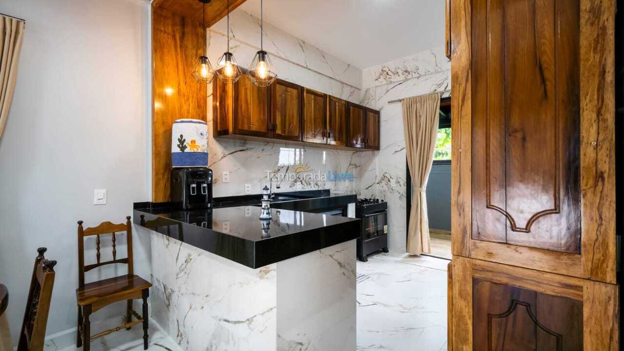 Casa para aluguel de temporada em Bombinhas (Praia de Zimbros)