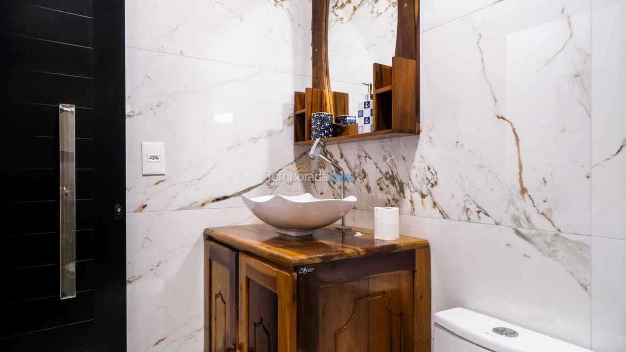 Casa para aluguel de temporada em Bombinhas (Praia de Zimbros)