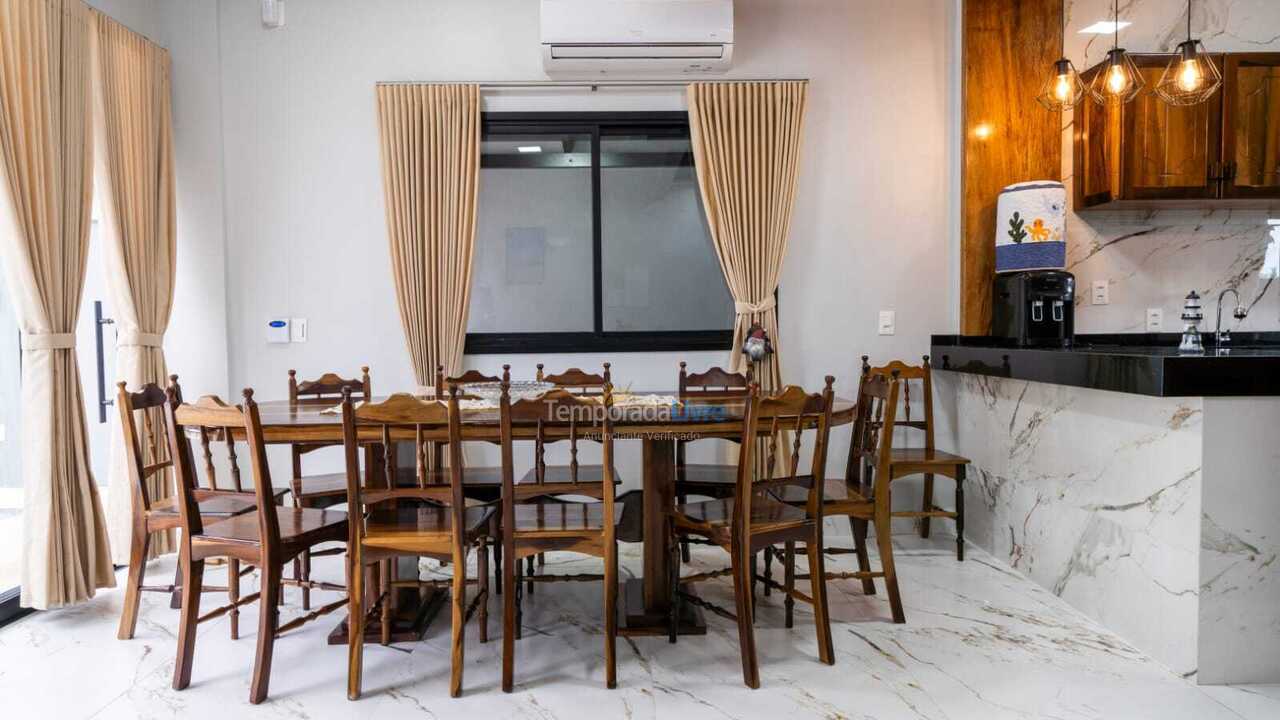 Casa para aluguel de temporada em Bombinhas (Praia de Zimbros)