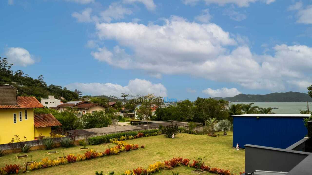 Casa para aluguel de temporada em Bombinhas (Praia de Zimbros)