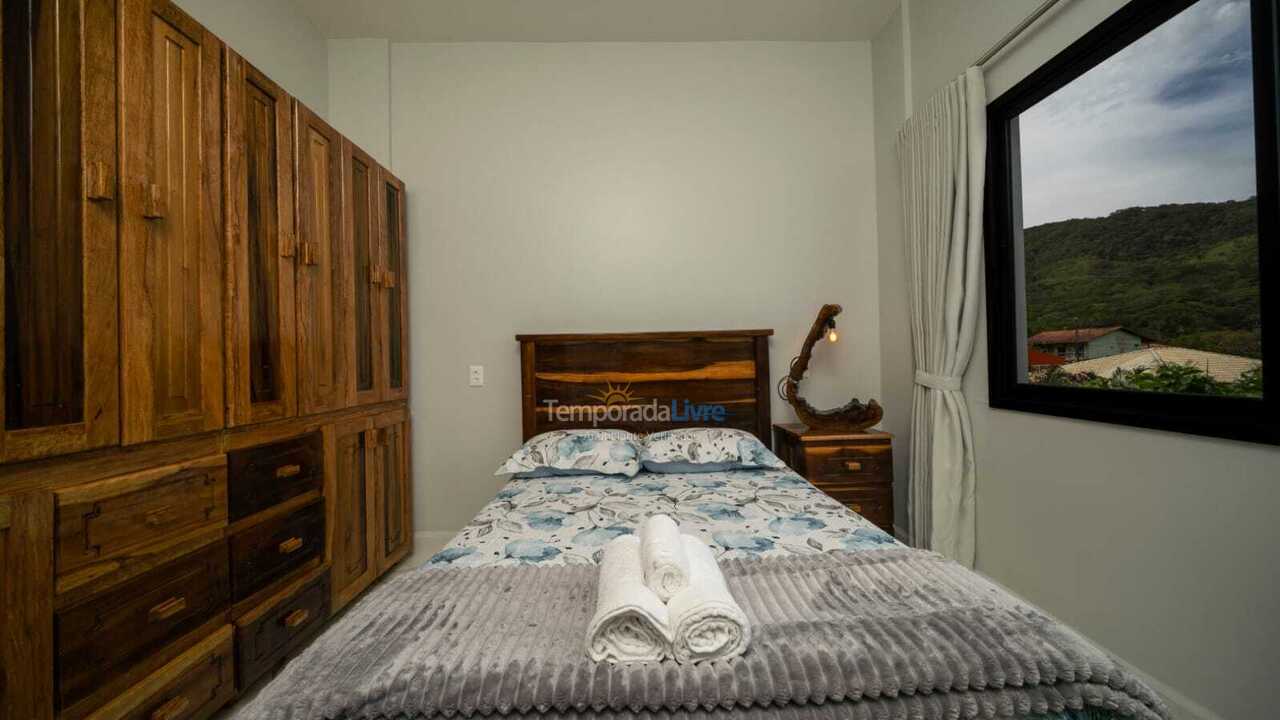 Casa para aluguel de temporada em Bombinhas (Praia de Zimbros)