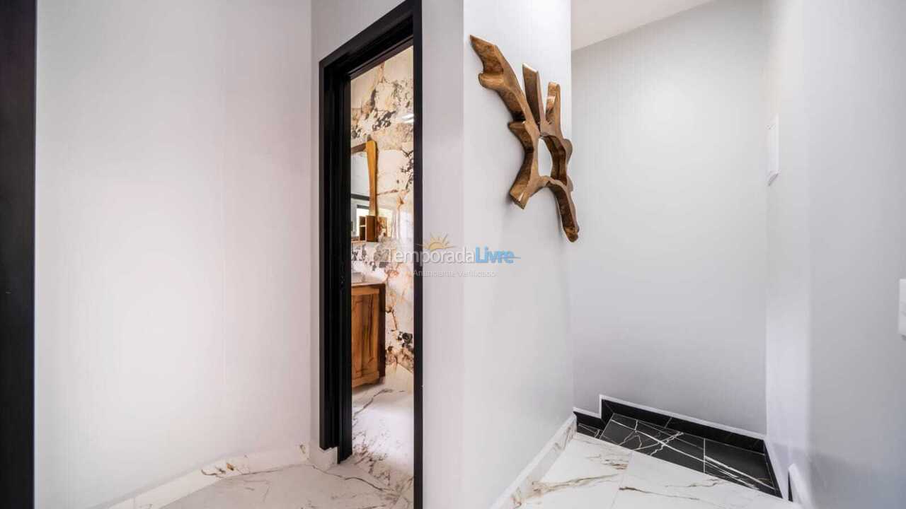 Casa para aluguel de temporada em Bombinhas (Praia de Zimbros)