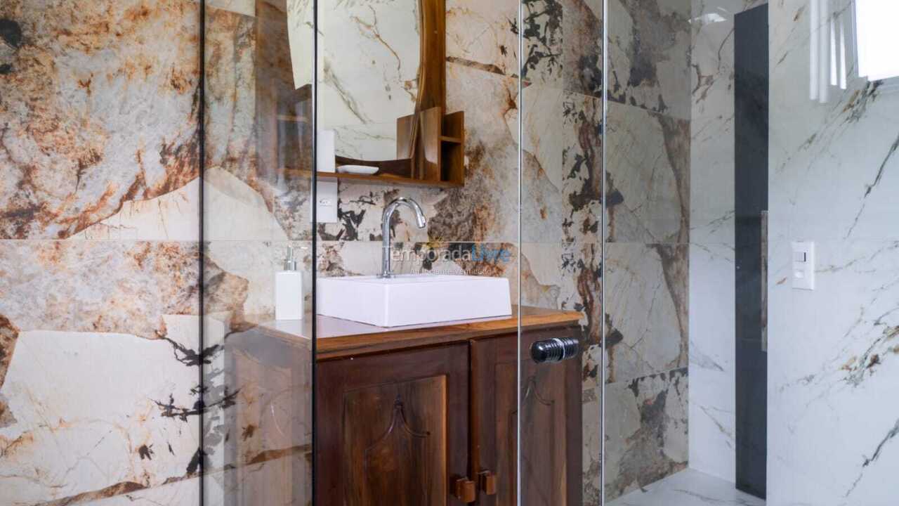 Casa para aluguel de temporada em Bombinhas (Praia de Zimbros)