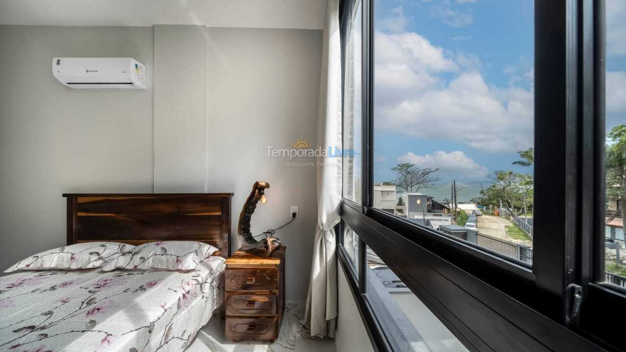 Casa para aluguel de temporada em Bombinhas (Praia de Zimbros)